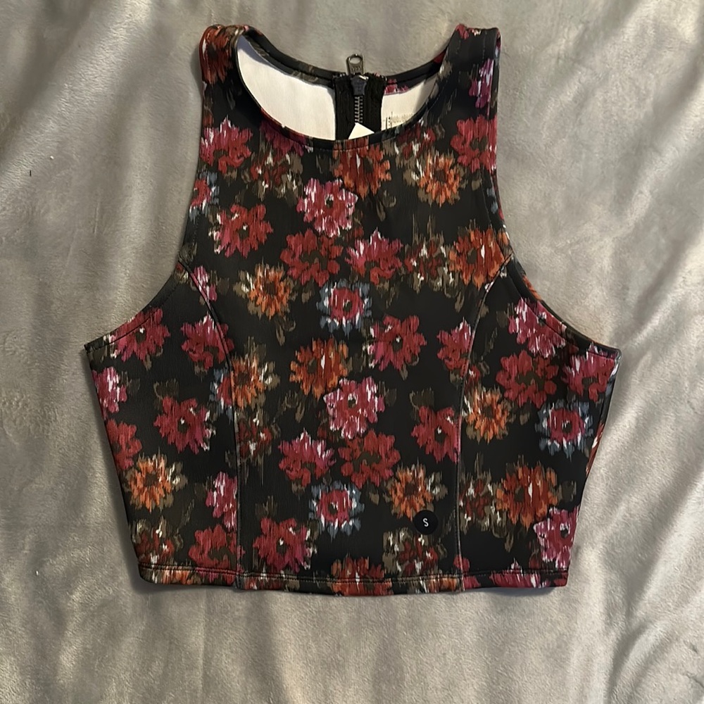 NEW Never Been Worn Floral Crop Tank